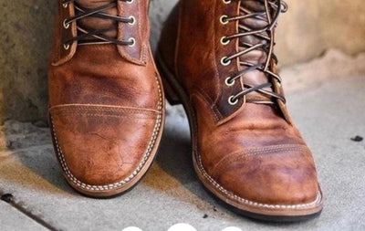 Moderne Lederschuhe für Männer