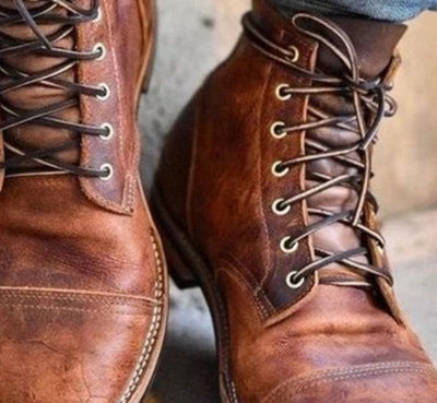 Moderne Lederschuhe für Männer