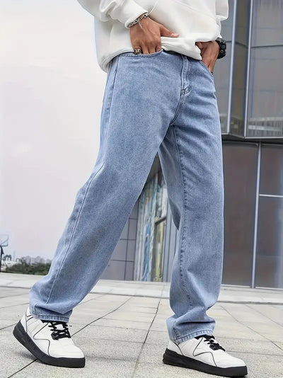 Lässige, gerade geschnittene, hell gewaschene Herrenjeans