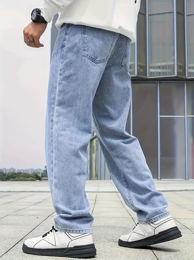 Lässige, gerade geschnittene, hell gewaschene Herrenjeans