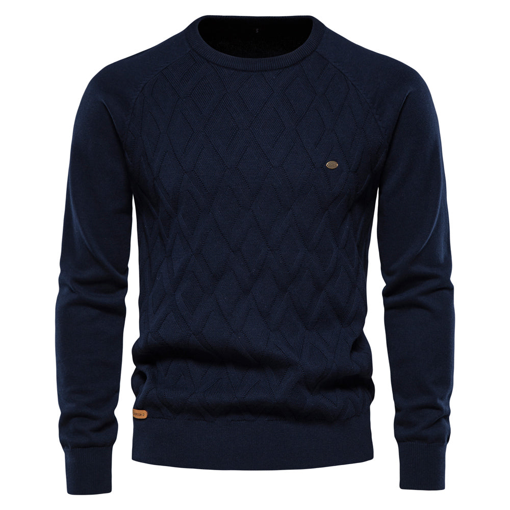 Klassischer Herrenstrickpullover mit Zopfmuster und Rundhalsausschnitt