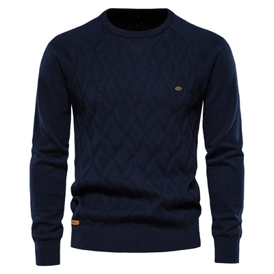 Klassischer Herrenstrickpullover mit Zopfmuster und Rundhalsausschnitt