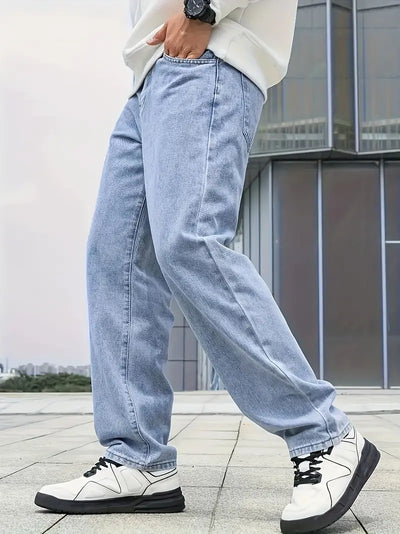 Lässige, gerade geschnittene, hell gewaschene Herrenjeans